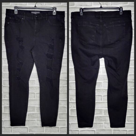 Torrid Black Distressed Bombshell Skinny Jeans, size 20R - Picture 1 of 6